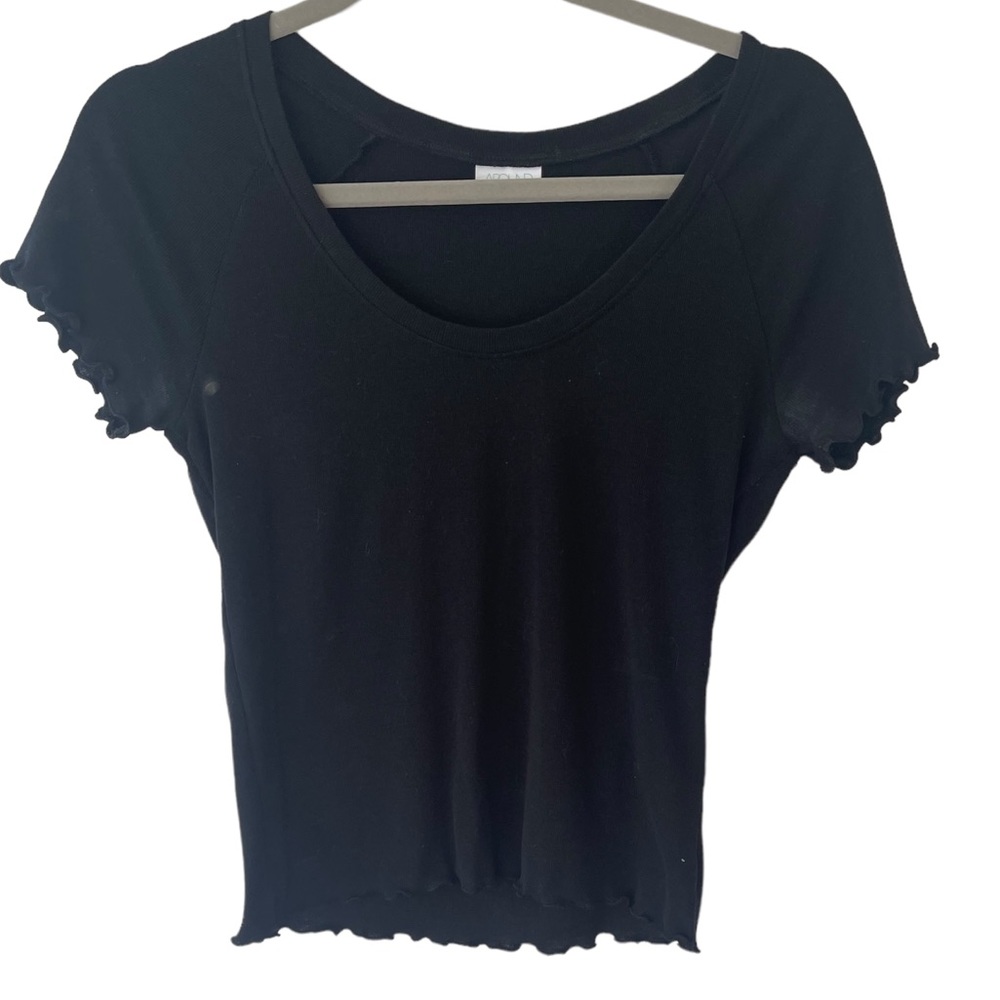 90s tee lettuce hem black fitted short sleeve top